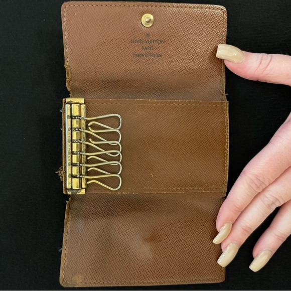 Louis Vuitton 6 Key Holder - Picture 3 of 12